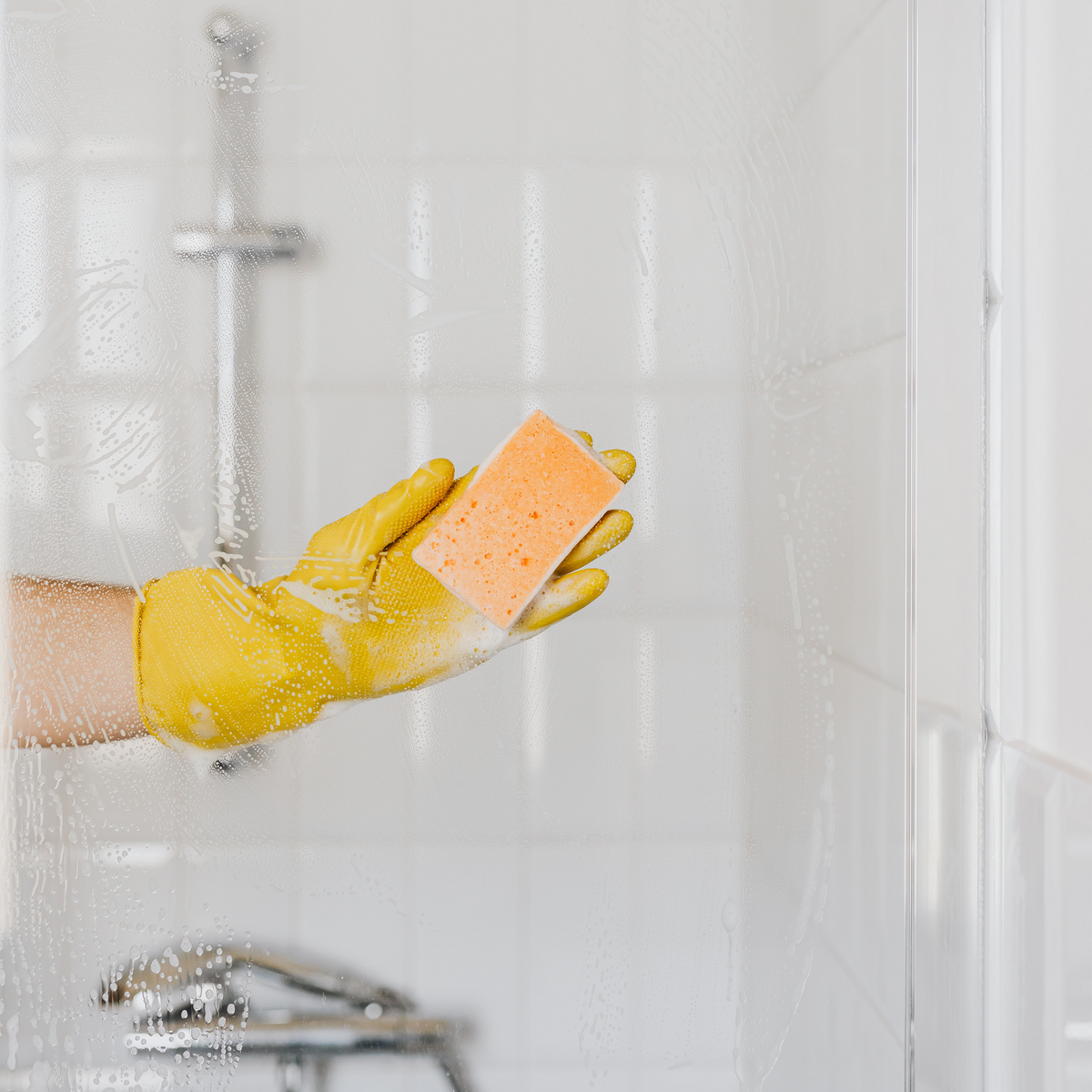 4 Easy Tricks to Keep Your Shower Clean (You will be kicking yourself after you have read these!)